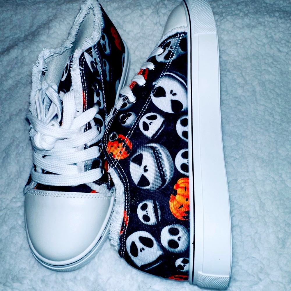 Nightmare before Christmas Shoes Size 39 7.5 US NEW